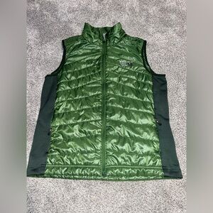 Large men’s green mountain hardware puffer vest